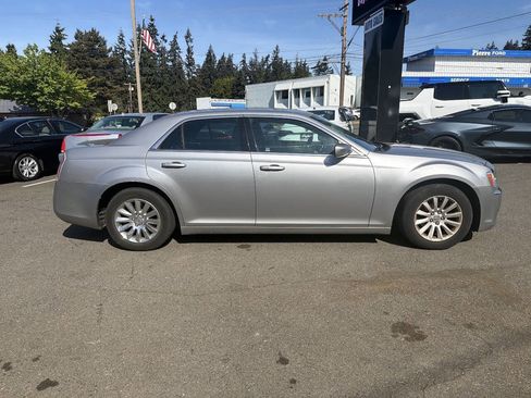 Used 2013 Chrysler 300 w/ Driver Convenience Group RWD image 5