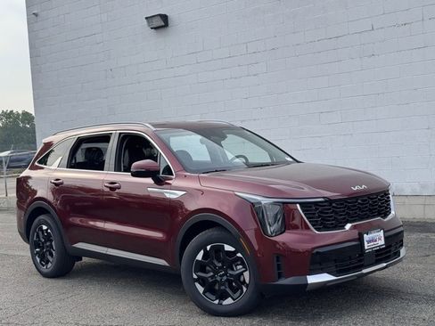 New 2025 Kia Sorento S image 2