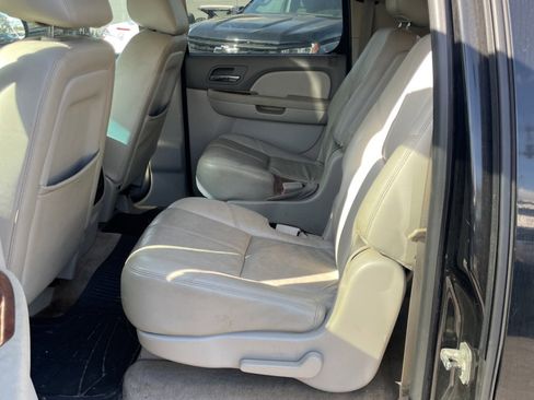 Used 2010 Chevrolet Suburban LT image 19