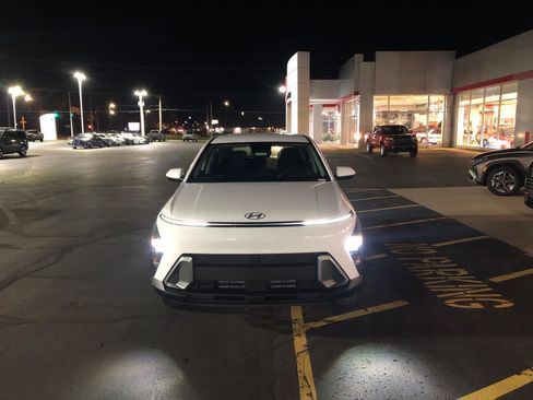 New 2026 Hyundai Kona SE image 2