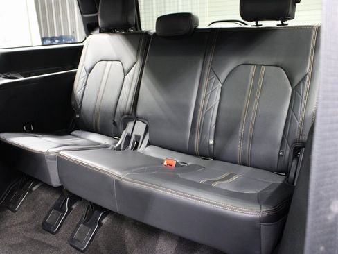 Used 2022 Ford Expedition Platinum image 12