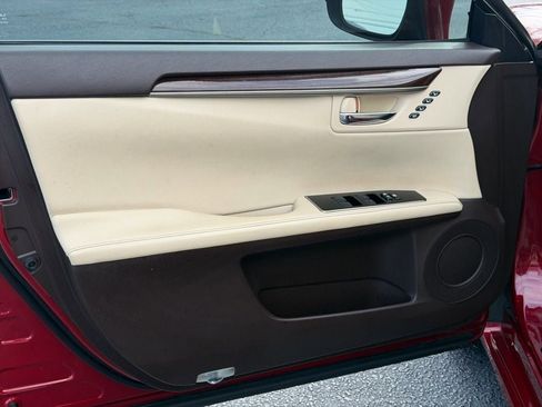 Used 2017 Lexus ES 350 w/ Premium Package image 28