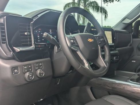 Used 2026 Chevrolet Silverado 2500 LTZ w/ LTZ Convenience Package AWD/4WD image 12