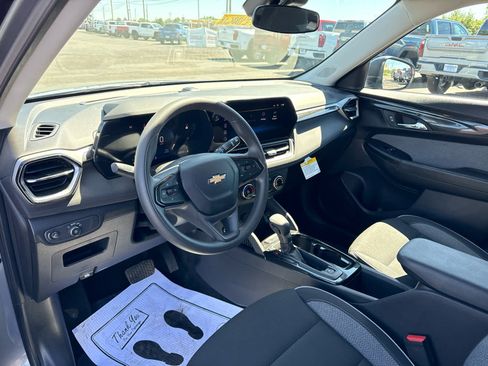 Certified 2024 Chevrolet TrailBlazer LS w/ LS Convenience Package FWD image 12