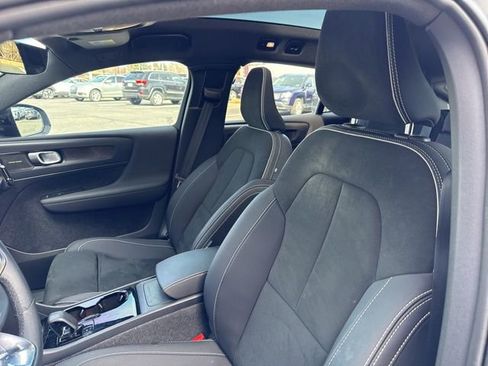 Used 2023 Volvo C40 P8 Recharge Ultimate w/ Protection Package Premier image 8