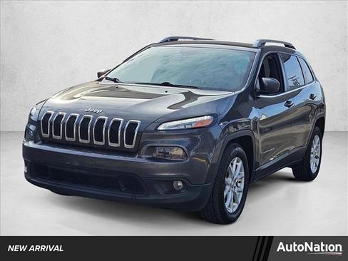 Used 2017 Jeep Cherokee Latitude image 1