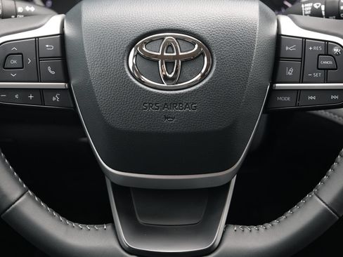 Used 2026 Toyota Highlander XLE AWD/4WD image 18