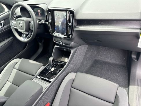 New 2025 Volvo EX40 Core w/ Climate Package image 15