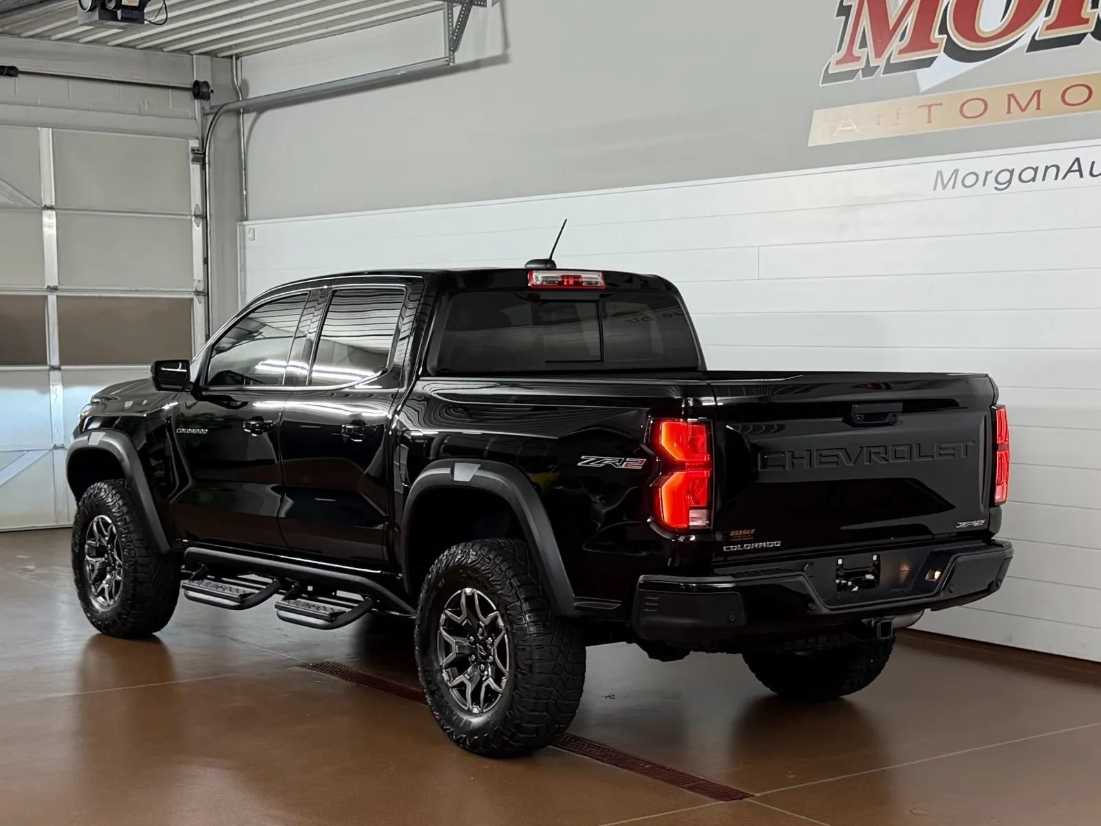 Used 2025 Chevrolet Colorado ZR2 w/ Technology Package AWD/4WD image 5