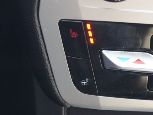 Used 2021 Ford Explorer XLT w/ Equipment Group 202A image 8