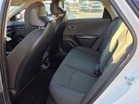 Used 2025 Kia K4 LXS image 6