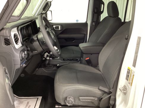 Used 2025 Jeep Wrangler Unlimited Sahara w/ Safety Group AWD/4WD image 15