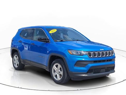 Used 2023 Jeep Compass Sport AWD/4WD image 3