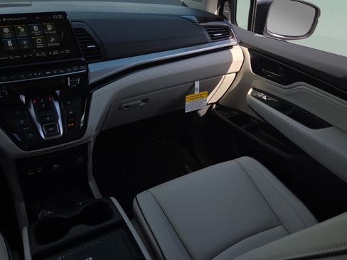 New 2026 Honda Odyssey Touring image 15