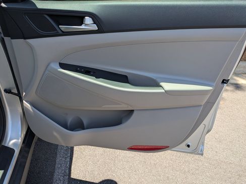 Used 2019 Hyundai Tucson Value AWD/4WD image 34