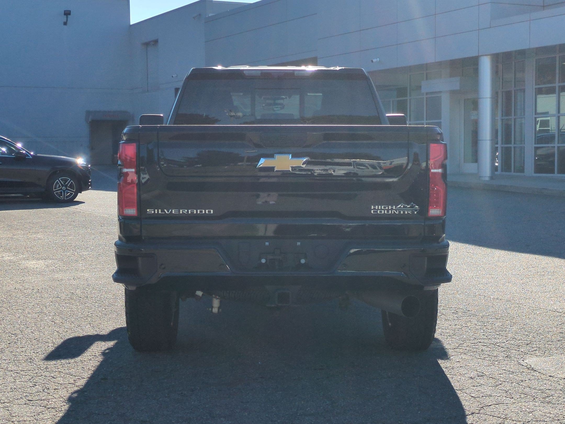 Used 2024 Chevrolet Silverado 2500 High Country w/ High Country Premium Package AWD/4WD image 4