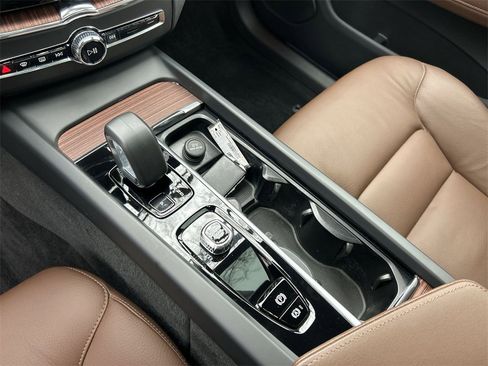 Used 2023 Volvo XC60 B5 Plus w/ Climate Package image 22