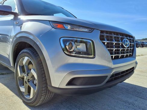 New 2025 Hyundai Venue SEL image 9