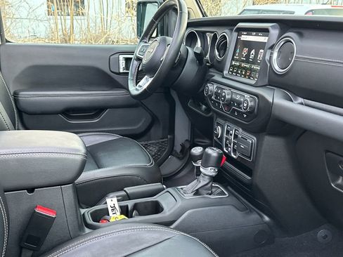 Used 2023 Jeep Wrangler Unlimited Sahara w/ Cold Weather Group image 11