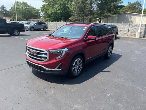 Used 2020 GMC Terrain SLT w/ Preferred Package FWD image 2