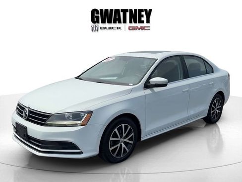 Used 2017 Volkswagen Jetta SE image 1