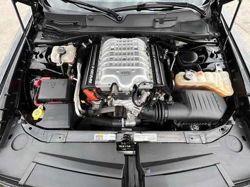 Used 2015 Dodge Challenger SRT Hellcat RWD image 28
