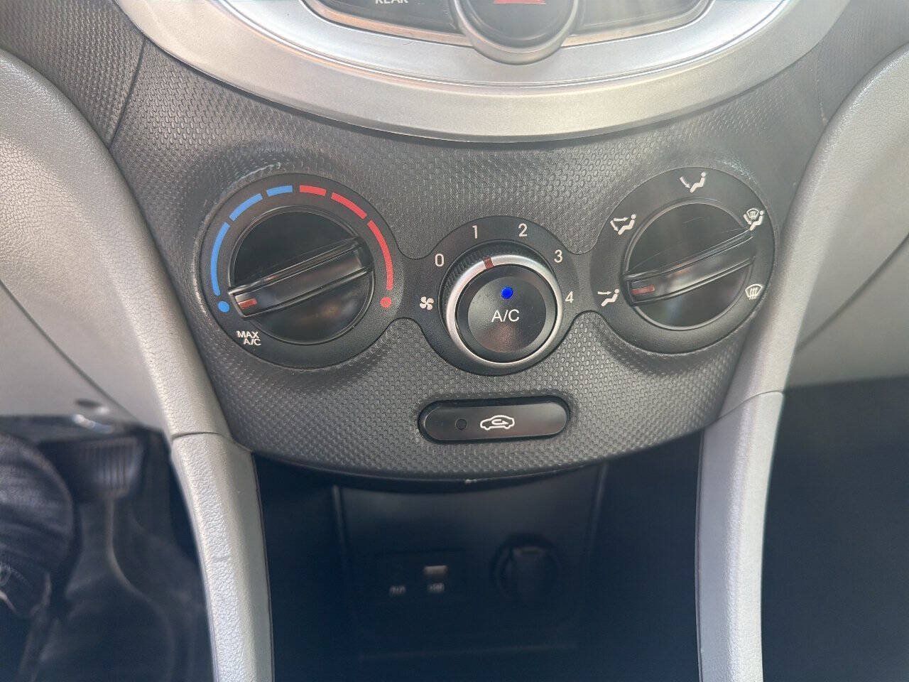 Used 2017 Hyundai Accent SE FWD image 19