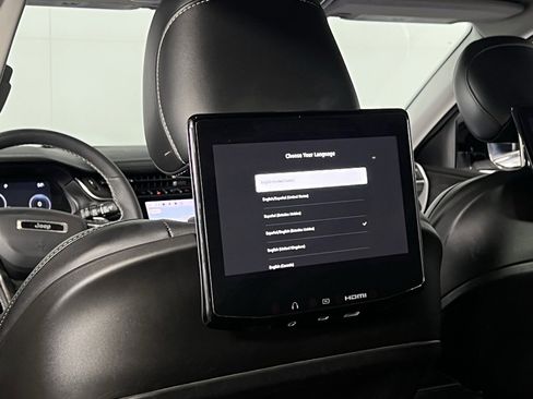 Used 2023 Jeep Grand Cherokee L Limited w/ Luxury Tech Group II image 20