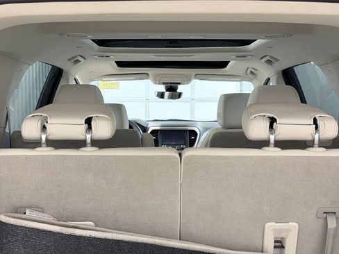 Used 2022 GMC Acadia Denali w/ Denali Ultimate Package FWD image 39