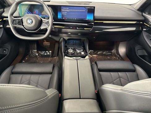 Used 2025 BMW 530i xDrive image 23