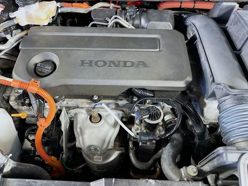 Used 2025 Honda CR-V Sport image 9