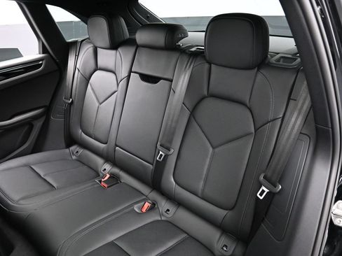 Certified 2026 Porsche Macan AWD/4WD image 24