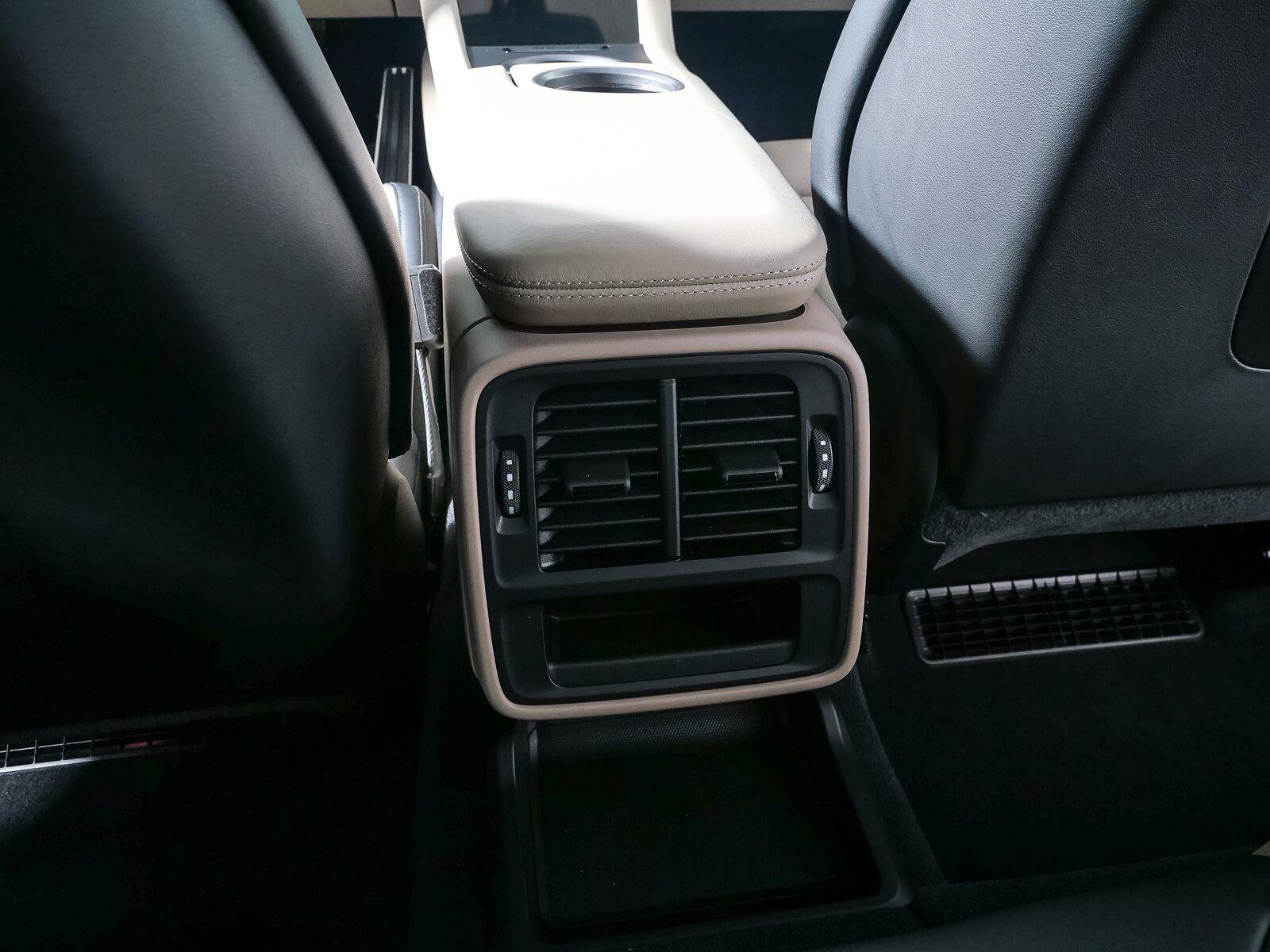 Certified 2025 Porsche Taycan AWD/4WD image 21