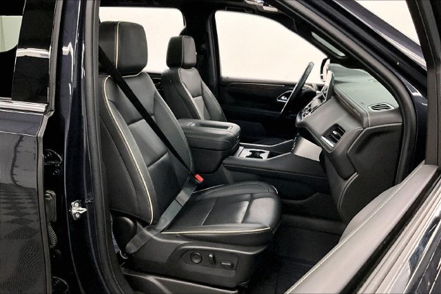 Used 2024 Chevrolet Suburban Premier AWD/4WD image 8