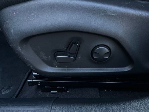 Used 2025 Jeep Compass Limited image 11