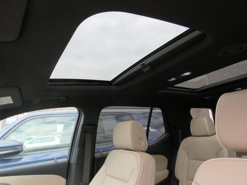 Used 2023 Chevrolet Traverse Premier image 16