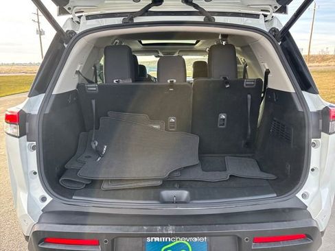 Used 2024 Nissan Pathfinder SV w/ SV Premium Package image 27
