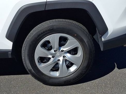 Used 2022 Toyota RAV4 LE AWD/4WD image 27
