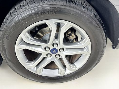 Used 2016 Ford Edge Titanium FWD image 39