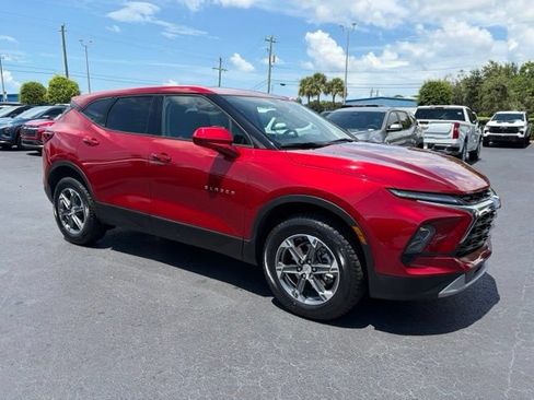 Used 2025 Chevrolet Blazer LT FWD image 1