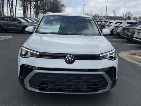 New 2026 Volkswagen Taos SE FWD image 2
