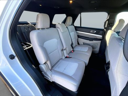 Used 2018 Ford Explorer Base image 25