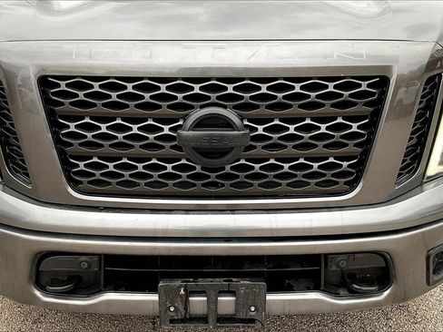 Used 2018 Nissan Titan PRO-4X image 32
