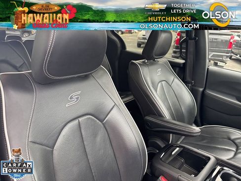 Used 2025 Chrysler Pacifica Limited image 44
