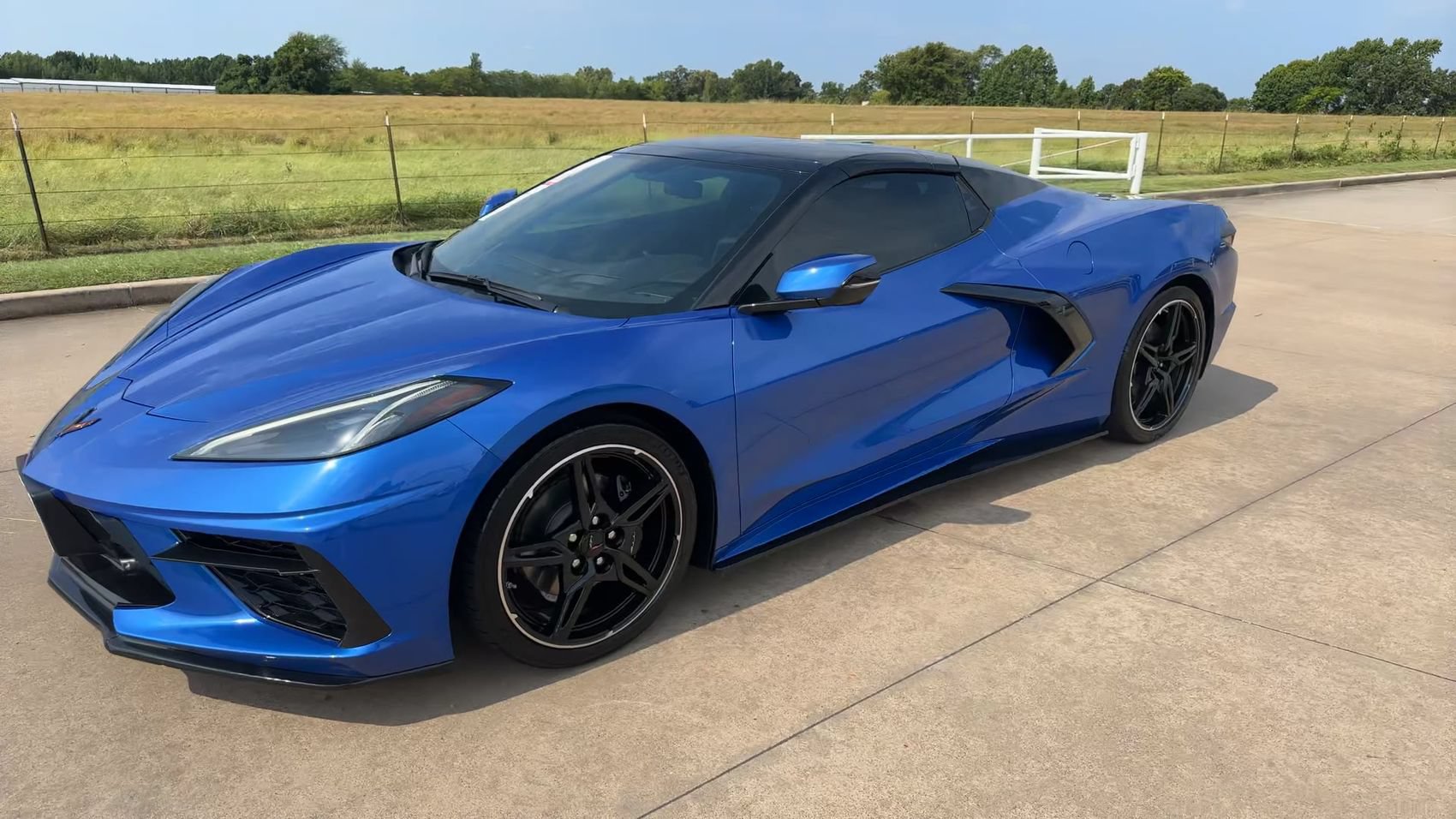 Used 2022 Chevrolet Corvette Stingray Premium Conv w/ Battery Protection Package RWD image 5
