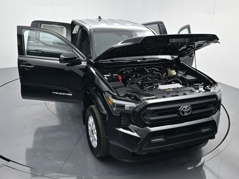 Used 2025 Toyota Tacoma SR5 AWD/4WD image 46