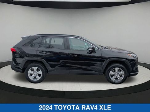 Used 2024 Toyota RAV4 XLE w/ Convenience Package image 2