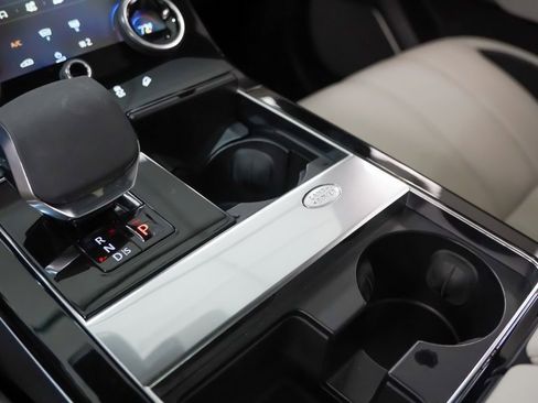 Used 2022 Land Rover Range Rover Velar R-Dynamic S image 31