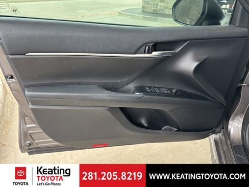 Used 2020 Toyota Camry SE w/ Convenience Package image 9