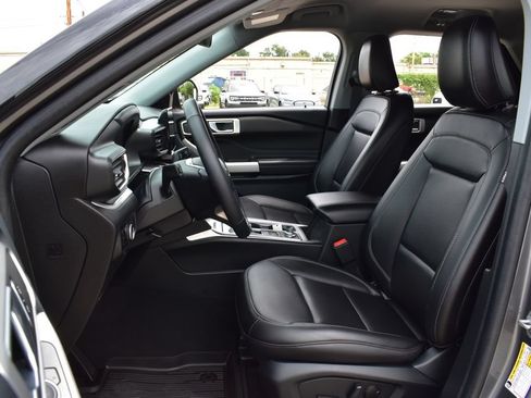 Certified 2023 Ford Explorer XLT w/ Equipment Group 202A AWD/4WD image 27